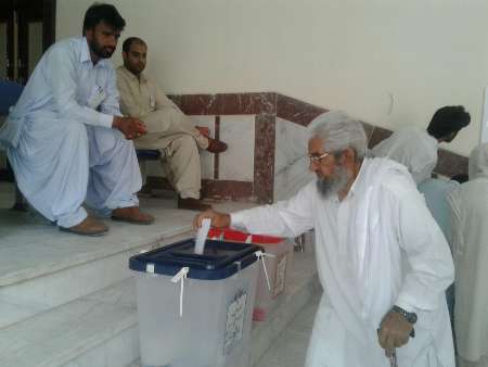 شور و شعف انتخاباتی در بین مردم خاش سیستان و بلوچستان موج می زند