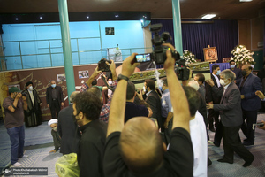 مراسم تشییع حجت الاسلام و المسلمین محتشمی پور در حسینیه جماران