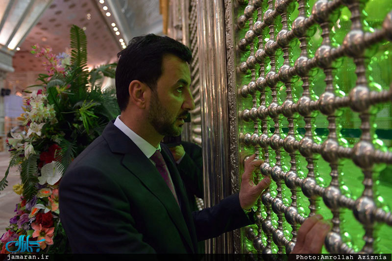 ادای احترام وزیر ورزش عراق نسبت به امام خمینی(س)