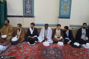 مراسم عمامه گذاری طلاب روز ولادت پیامبر اکرم (ص) و امام جعفر صادق (ع) در بیوت مراجع