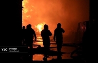 تصاویری از تلاش آتش نشانان برای اطفای حریق در جنوب تهران (1)