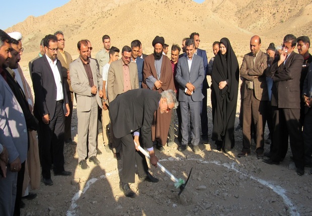 ساخت بزرگترین سازه آبخیزداری شرق کشور در خوسف آغاز شد