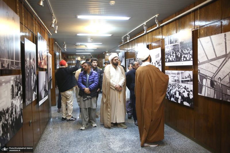 بازدید جمعی از گردشگران کشور پاکستان از بیت امام خمینی از جماران