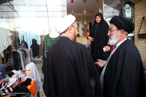 بازدید رئیس موسسه تنظیم و نشر آثار امام خمینی (س) از نمایشگاه عکس «امام دل‌ها‎»  و گذر فرهنگی هفته بر آستان آفتاب