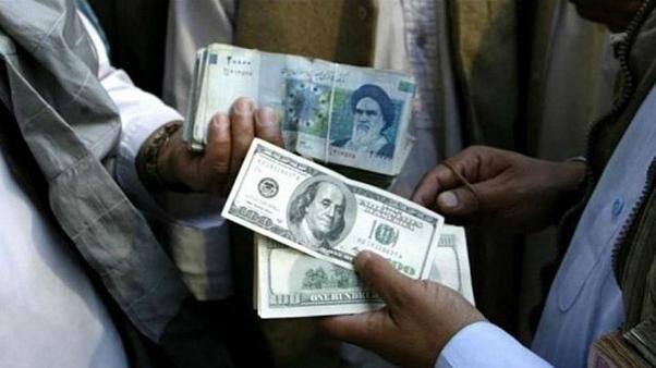 ازدحام فروشندگان و خریداران ارز در بازار مشهد