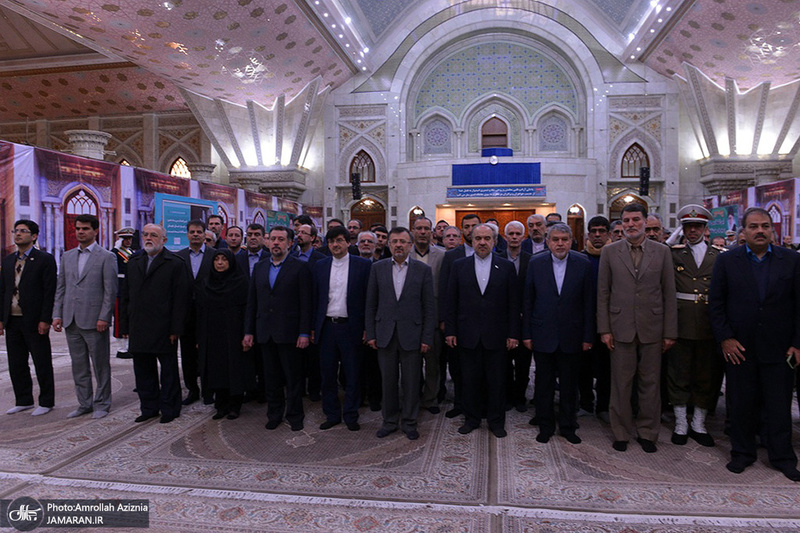 تجدید میثاق وزیر و کارکنان وزارت ورزش و جوانان با آرمان های امام خمینی(س)