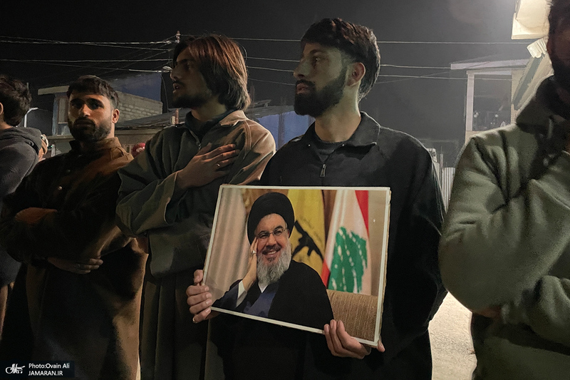 دسته عزاداری شیعیان کشمیر در آستانه تشییع پیکر شهید سید حسن نصرالله (ره)