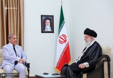 رهبر معظم انقلاب در دیدار نخست وزیر پاکستان: تنها چیزی که می‌تواند امنیت امت اسلامی را تامین کند، اتحاد میان کشورهای اسلامی است/ فلسطین مسئله اول دنیای اسلام است/ ما به آینده دنیای اسلام خوش‌بین هستیم و بسیاری از حوادث، خوش‌بینی ما را تایید می‌کند