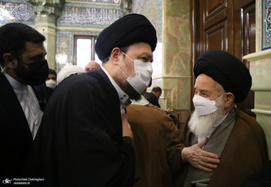حضور مراجع و علما در مسجد امام حسن عسکری(ع) در پی ارتحال آیت الله العظمی صافی(ره)