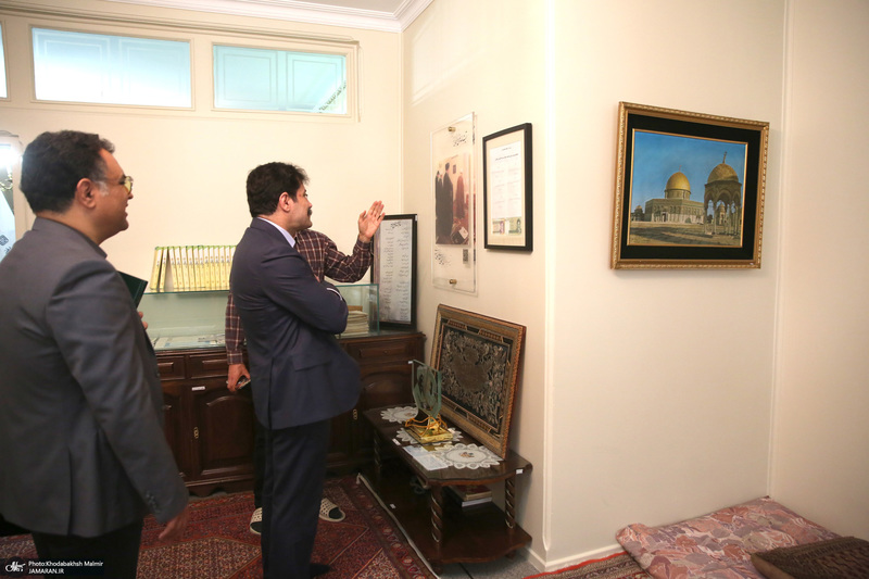 بازدید عبدالکریم حسین‌زاده، معاون امور توسعه روستایی و مناطق محروم کشور  از بیت امام خمینی (س) در جماران