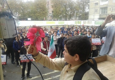 زنگ استکبار ستیزی در مدارس آستارا طنین انداز شد