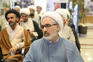 نشست علمی «جایگاه تراث روایی در مبانی مکتب قم» در نمایشگاه حضور صد ساله خورشید
