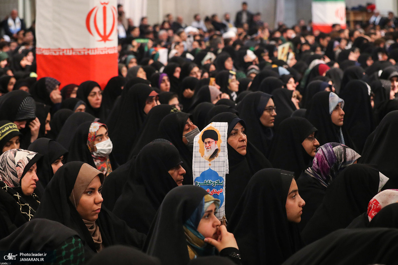 دیدار جمعی از رأی اولی‌ها و خانواده‌های شهدا با رهبر معظم انقلاب