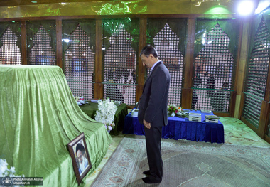 تجدید میثاق رئیس، معاونان و کارکنان ستاد اجرایی فرمان حضرت امام با آرمان های بنیانگذار جمهوری اسلامی 