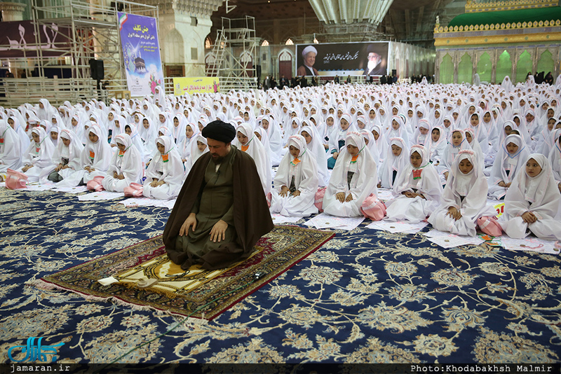 جشن تکلیف دانش آموزان دختر منطقه 19 تهران در حرم مطهر امام خمینی(س) 