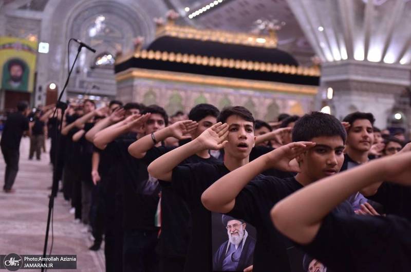 اجرای سرود دانش آموزی در حرم مطهر امام خمینی