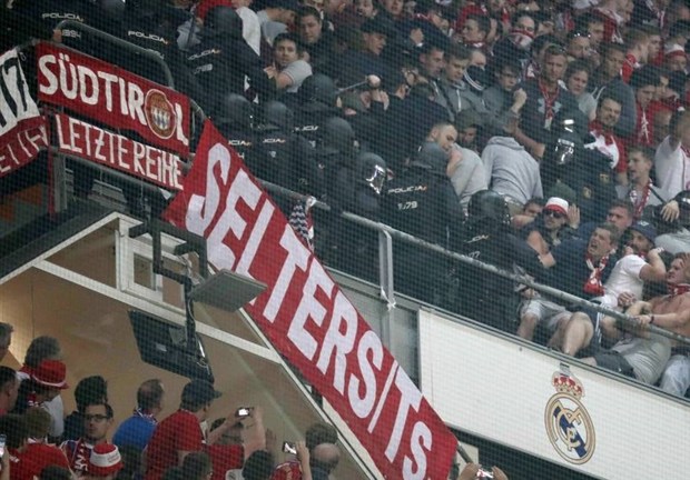 جریمه 52 هزاریورویی بایرن‌مونیخ به خاطر آتش‌بازی
