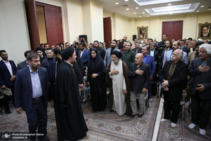 دیدار جمعی از پیشکسوتان و ورزشکاران با سید حسن خمینی