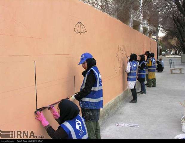 اخبار تصویری: هنرمندان جوان در حال دیوار نگاری شهر اصفهان در استانه نوروز