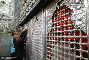 غباروبی ضریح مطهر حضرت عبدالعظیم حسنی (ع) و امام زاده حمزه (ع)