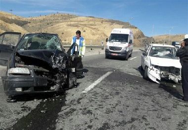 برخورد سه دستگاه خودرو در جاده بروجرد - اراک ۶ مصدوم برجا گذاشت