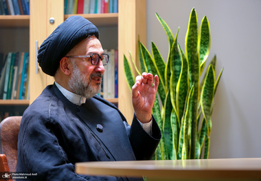 ابطحی: سید محمد خاتمی هیچ‌وقت رهبری را مثل بعضی‌ها جلوی میکروفون نیاورد
