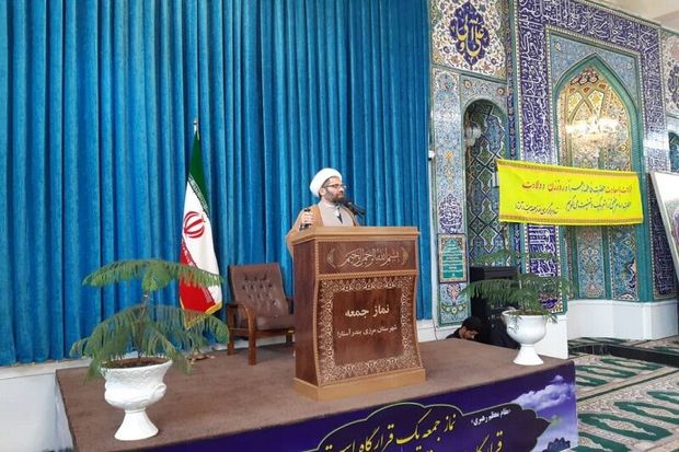 خطیب جمعه آستارا: نامزدها به جای تخریب رقبا برنامه‌های خود را ارائه کنند