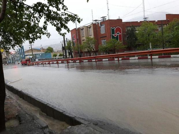 جاری شدن روان آب ها در معابر شهری سنندج