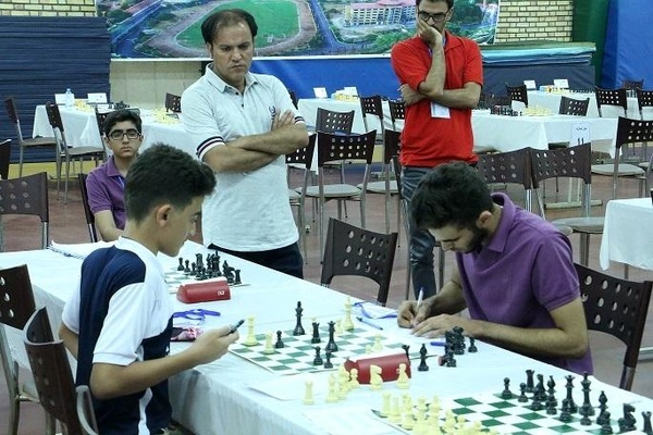 فارس صدرنشین دور چهار مسابقات شطرنج دانش آموزان پسر کشور