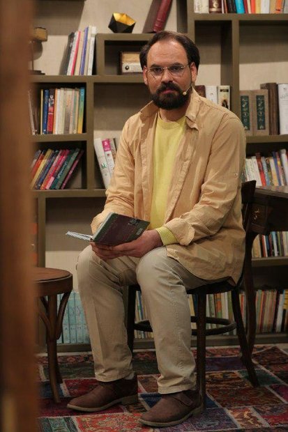 مجری باسابقه تلویزیون مهمان "کتاب باز" شد+عکس
