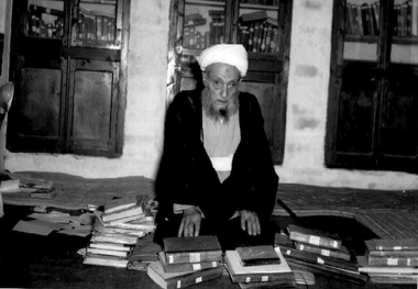 چه کسی را احیاگر حافظه مکتوب شیعه می‌نامند؟