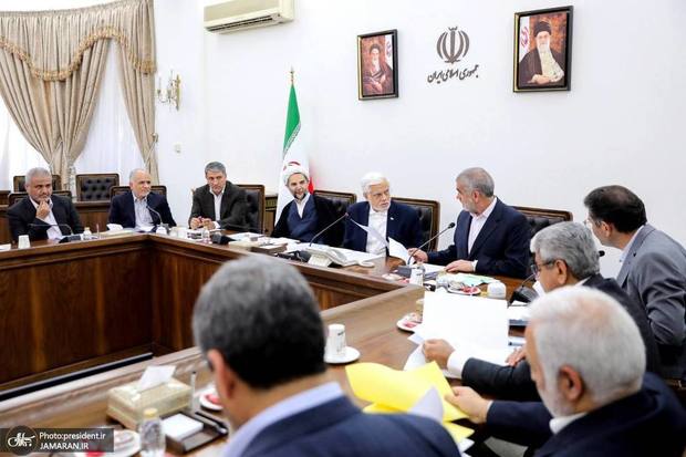 جلسه مشترک معاونین اول سران قوا/ ارائه گزارش عملکرد و اقدامات هیئت تصفیه تعاونی‌های منحل شده/ بررسی رفع موانع تردد ایرانیان خارج از کشور به داخل کشور/عارف: مسیر خدمت‌رسانی به مردم با وحدت و هماهنگی سه قوه هموارتر می‌شود