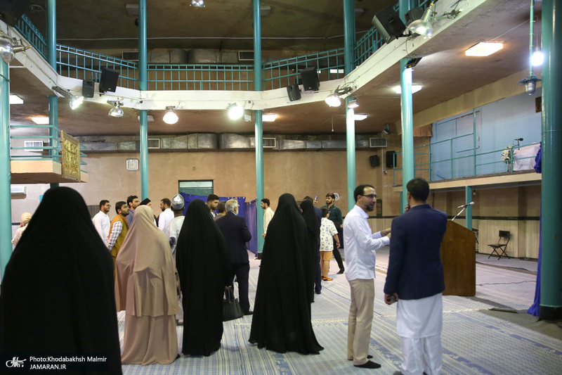 بازدید جمعی از مهمانان خارجی( آموزش پرورش الف تا ) از بیت امام خمینی (س) در جماران