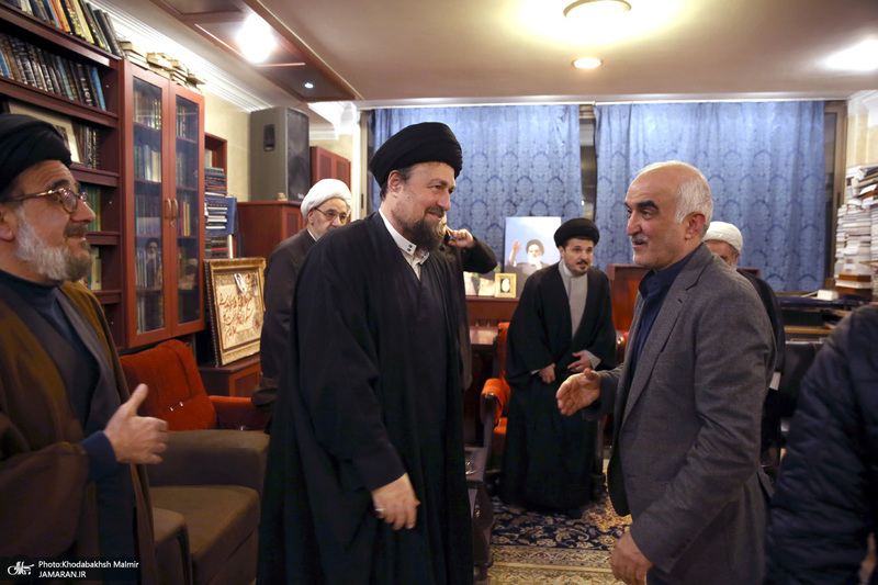 حضور جمعی از شخصیت های سیاسی در منزل مرحوم آیت الله موسوی بجنوردی (ره) -3