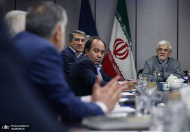 عارف: صنعت نفت در دوران جنگ درخشان ظاهر شد