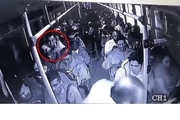 ویدئو/ درگیری مسلحانه در اتوبوس پر از مسافر