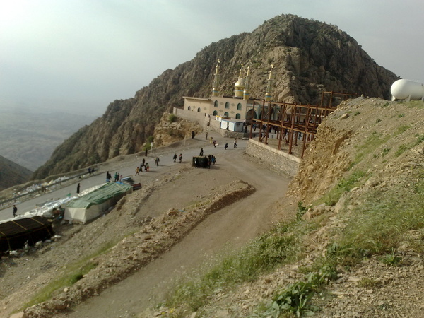 انسداد جاده امامزاده شاه احمد پلدختر به دلیل احتمال طغیان رودخانه و ریزش کوه