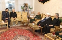 دیدار سرلشکر موسوی با خانوادۀ فرماندهان شهید جنگ ۱۲ روزه (1)