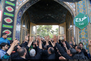 عزاداری ظهر عاشورا در حرم مطهر حضرت فاطمه معصومه(س)