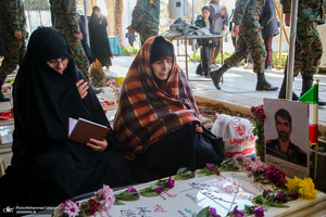 مهمانی لاله ها در قطعه شهدای بهشت زهرا