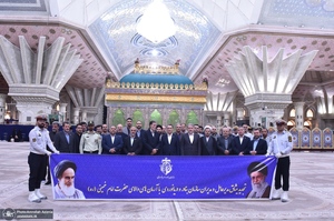 تجدید میثاق مدیرعامل و کارکنان سازمان بنادر و دریانوردی با آرمان های حضرت امام (س)