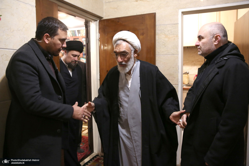 حضور جمعی از شخصیت های سیاسی در منزل مرحوم آیت الله موسوی بجنوردی (ره) -3