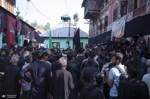 عزاداری سنتی کشمیری‌ها روی قایق