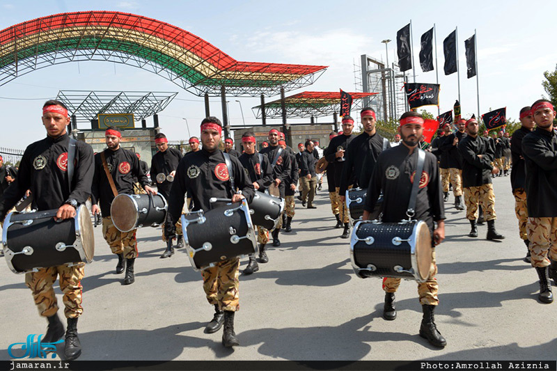 عزاداری ظهر عاشورا در حرم مطهر امام خمینی(س)