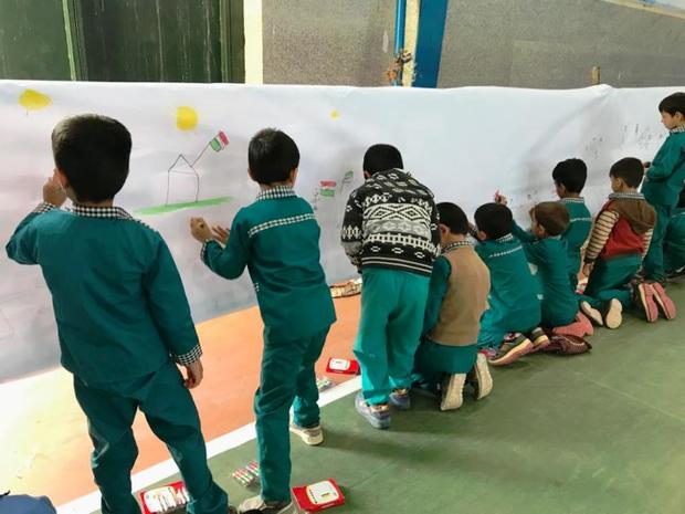 کودکان مهریزی نقاشی 170 متری کشیدند