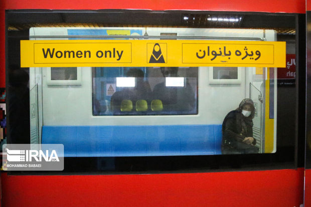 مترو تهران باپیامک رعایت فاصله اجتماعی را به مسافران یادآوری می‌کند