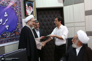 نشست صمیمانه اعضا هیات علمی پژوهشکده امام خمینی و انقلاب اسلامی با تولیت  معزز به مناسبت روز معلم