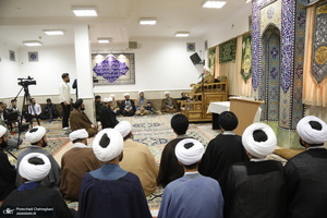 عمامه گذاری طلاب توسط مراجع عظام تقلید در روز میلاد امام علی (ع)‎