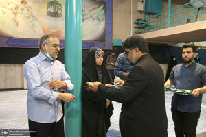 حضور خادمین حرم مطهر امام رضا (ع) در حسینیه جماران