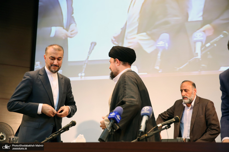 تجدید میثاق وزیر ، معاونان ومسئولان وزارت خارجه با آرمان های حضرت امام (س)